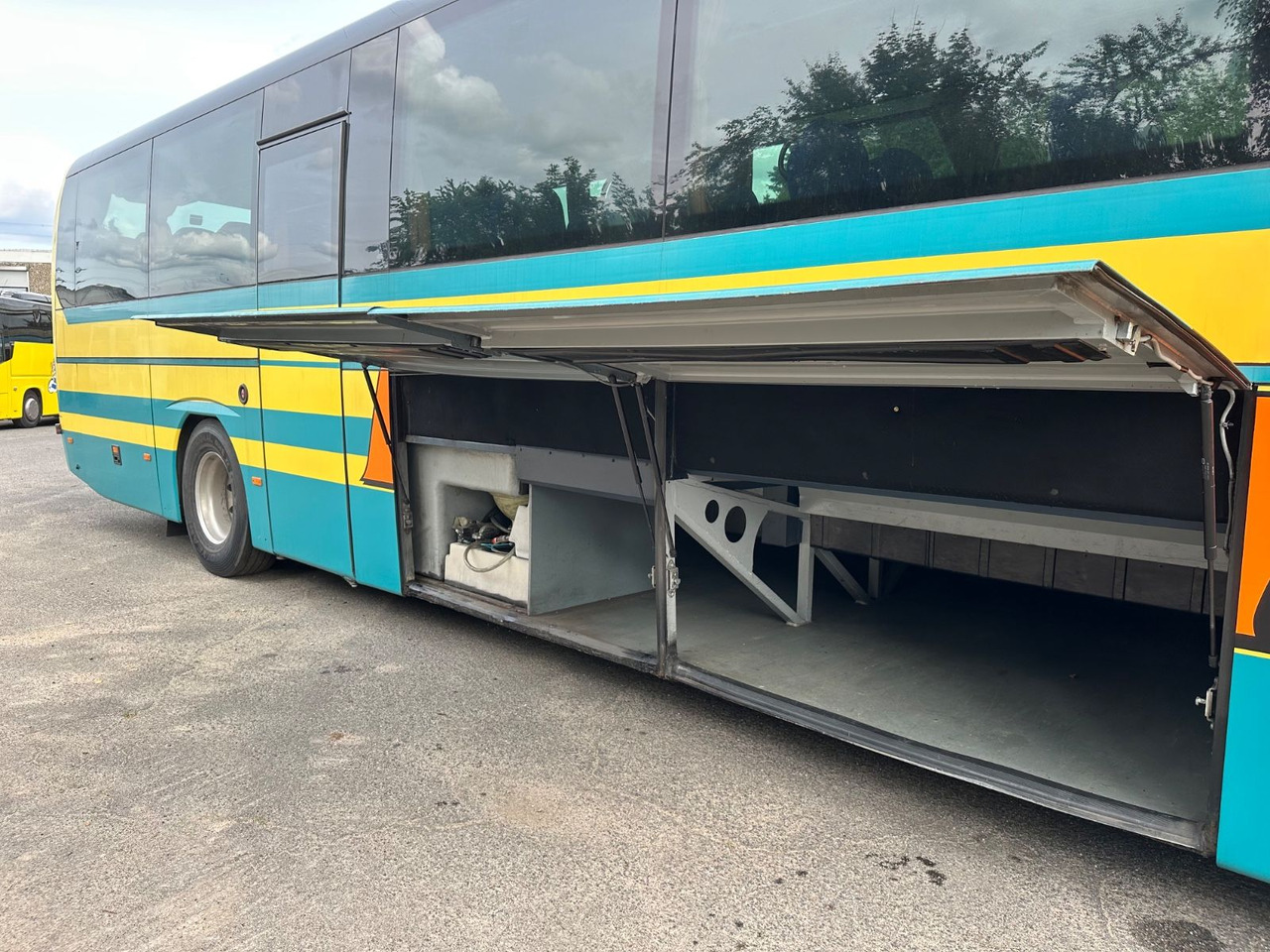 Neoplan P25 Trendliner 3516ÜC Klimaanlage*WC*57 Sitze Neoplan P25 Trendliner 3516ÜC Klimaanlage*WC*57 Sitze - Turistický autobus: obrázek 4 Neoplan P25 Trendliner 3516ÜC Klimaanlage*WC*57 Sitze Neoplan P25 Trendliner 3516ÜC Klimaanlage*WC*57 Sitze - Turistický autobus: obrázek 4