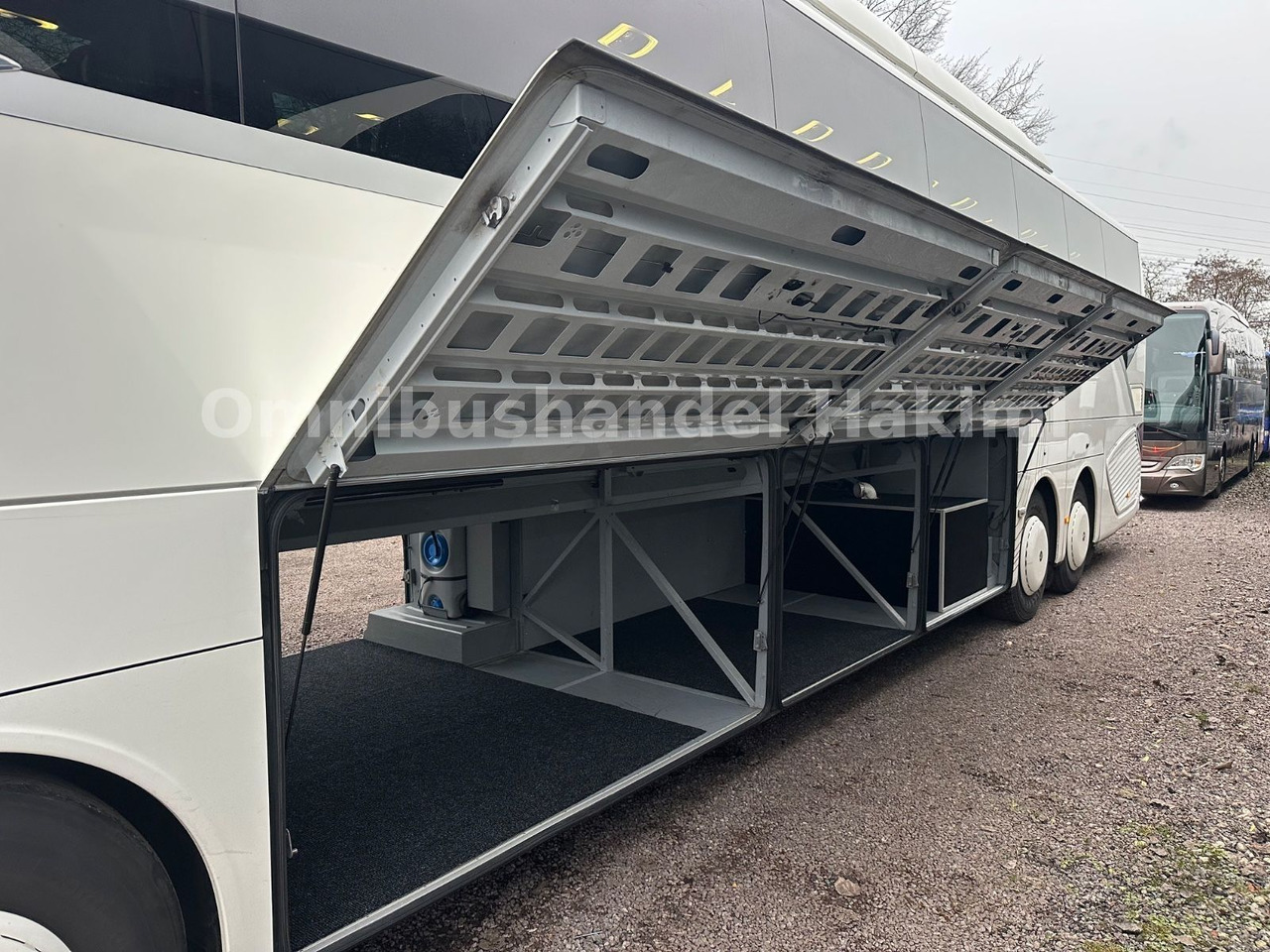 Setra S 517 HD (60 Sitze*Euro 6*DE-Bus) Setra S 517 HD (60 Sitze*Euro 6*DE-Bus) - Turistický autobus: obrázek 5 Setra S 517 HD (60 Sitze*Euro 6*DE-Bus) Setra S 517 HD (60 Sitze*Euro 6*DE-Bus) - Turistický autobus: obrázek 5