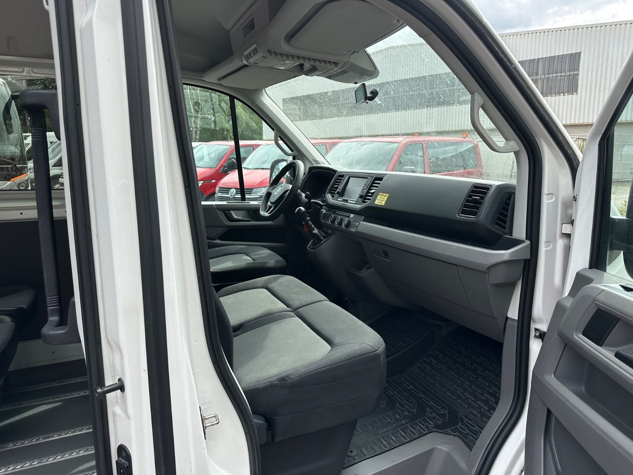 Volkswagen Crafter (PDC*StandHz.*Behinderten gerecht) - Mikrobus: obrázek 5 Volkswagen Crafter (PDC*StandHz.*Behinderten gerecht) - Mikrobus: obrázek 5