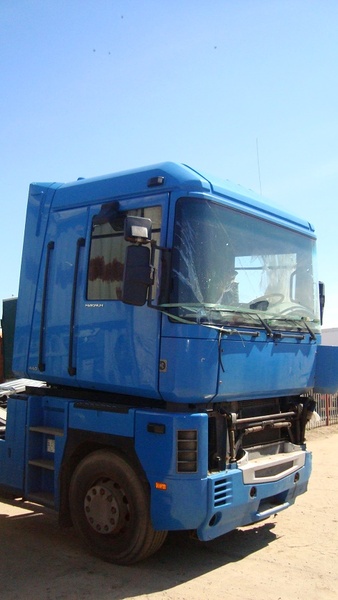 RENAULT MAGNUM 440 - Kabina a interiér: obrázek 1 RENAULT MAGNUM 440 - Kabina a interiér: obrázek 1
